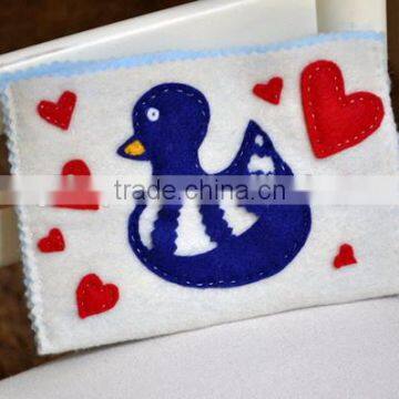 Best selling products cute fabric wallet case card pocket wool felted new design mobile phone pouch with sewing duck hearts