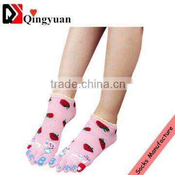 custom cute pattern women five finger socks /women cotton socks