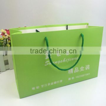 2015 Customized 250g white shopping paper bag,decorative paper bags                        
                                                Quality Choice