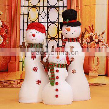 Christmas snowman family of three Christmas decoration venue layout