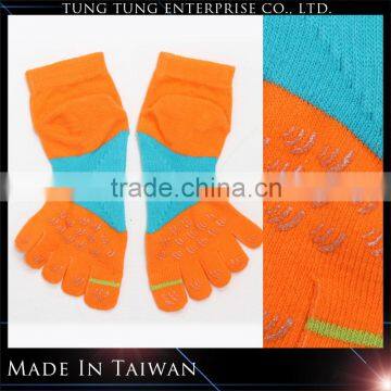 Anti-slip sweat-absorbent cotton toe socks