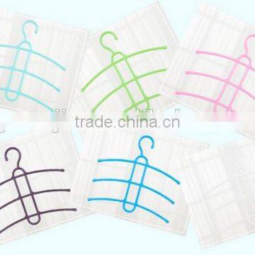 Wholesale Stock Small Order Plastic Magic Fishbone Shaped Hanger With 3layers photo-2
