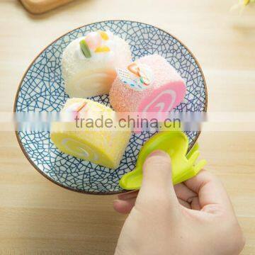 2017 Trending Products Butterfly Shaped Silicone Oven Rack Guard Oven Mitts photo-3