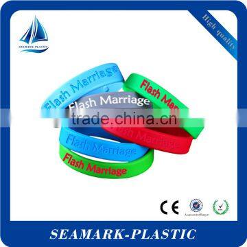 2016 cheap customized silicone bracelets party wristbands