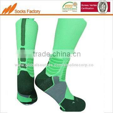 Men's and women's functional outdoor sports socks green