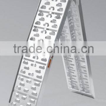 Bi-folding ATV ramp