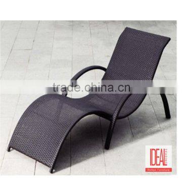 Manufacturer wholesale Leisure Outdoor / Resort rattan Folding outdoor sun lounger rattan chaise sunbeds