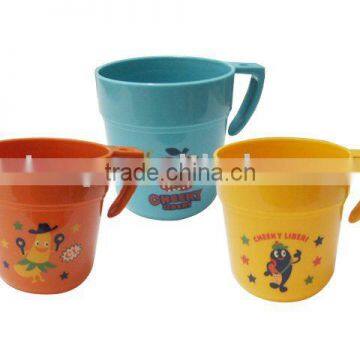 Plastic drinking cup