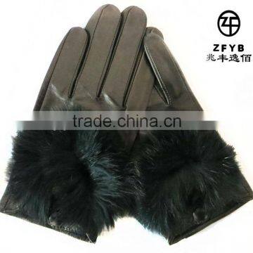 2013 styles lady wearing fur ball leather glove