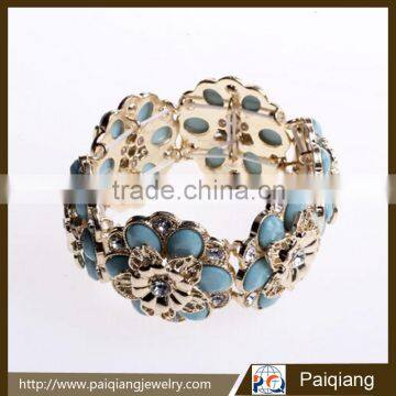 Personalized flower elastic bracelet decorated with acrylic gemstone and shining rhinestone