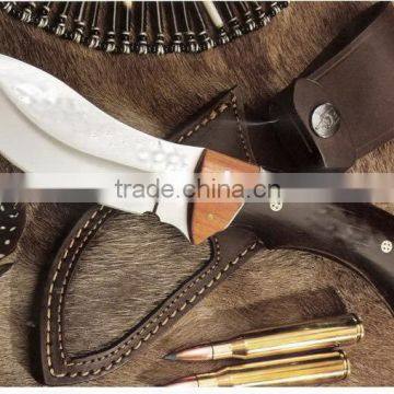 A PIG HUNTING BLADE SHAPE WITH BUFFALO HORN HANDLE 440-C STEEL HUNTING KNIFE