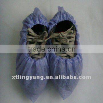 CPE coated PP purple shoe covers