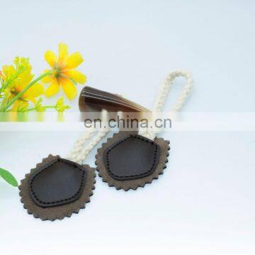 Normal 4-5CM 2 Holes Brown Imitation Horn Color Polyester Resin Coat Toggle Button Has Rope And Special Leather Shape