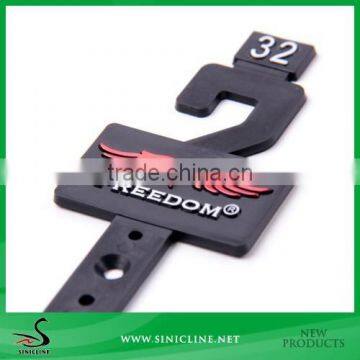 Sinicline Embossed Logo Personalized Plastic Belt Buckle Hanger