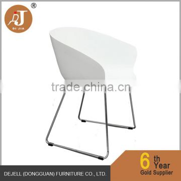 Factory Wholesale Cheap Price Elegant Plastic Arm Chair in Dining Chair