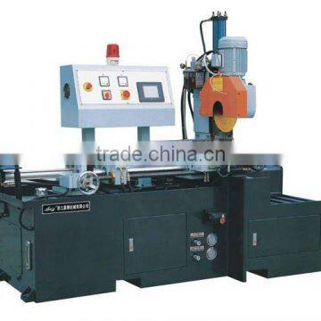 Automatic pipe cutting machine