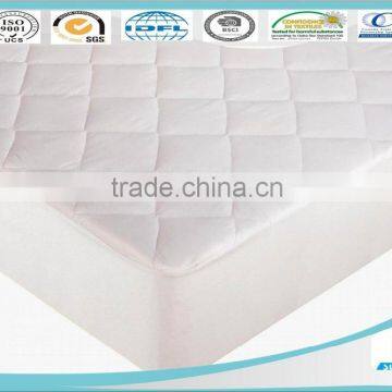 hollow fiber fill and polyester cotton quilted mattress protector with skirt