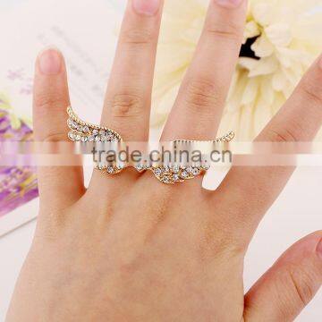 Jewellery gold wing open mouth engagement ring