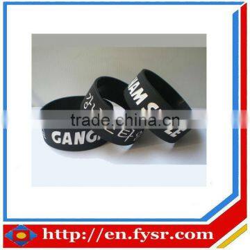 2013 popular promotional debossed silicone wristbands with high quality