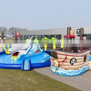 PARC AQUATIQUE BATAILLE REQUIN PIRATE GONFLABLE