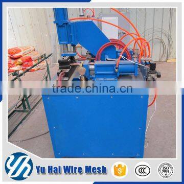 Automatic crimped wire mesh weaving machine