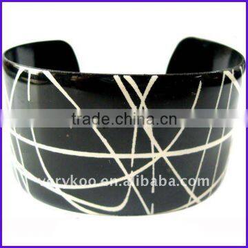 Fashion Metal Enamel Wide Cuff Bangles (FCH-10855)