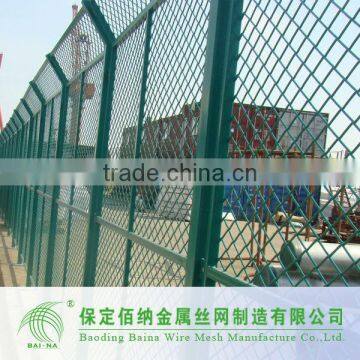 Large Expanded Mesh Barrier