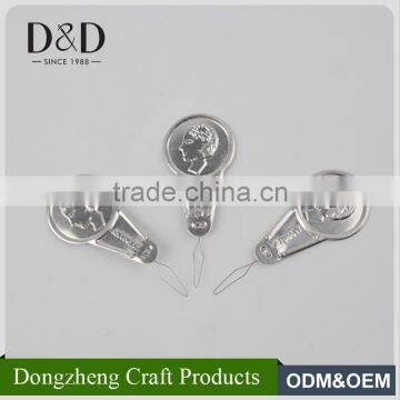 Hot Selling Silver Tone Pattern Carved Bow Wire Easy Needle Threader photo-3