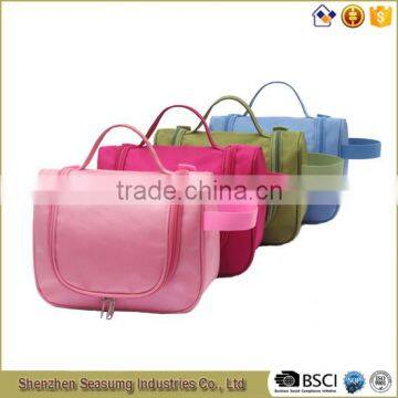 Classic Style Waterproof Polyester Travelling Wash Bag With Big Capacity photo-4