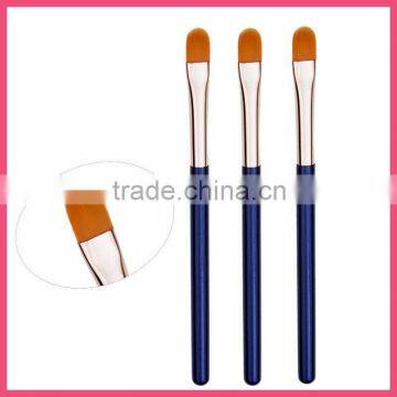 Synthetic hair concealer brush