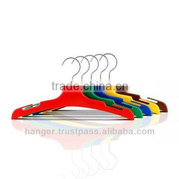 Japanese Durable Plastic Hangers in Five Colors for Bedroom Furniture