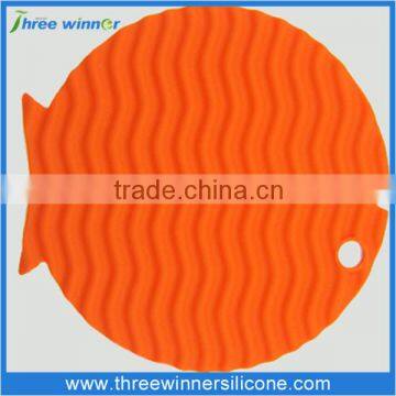 New design fish heat resistant silicone cup mat