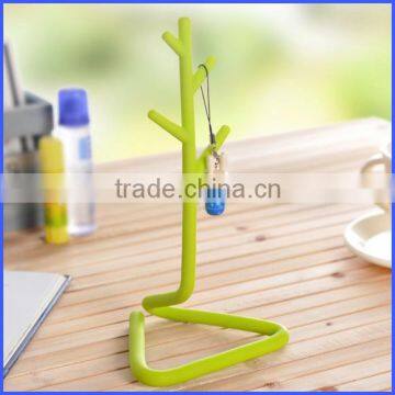 Hang fancy gifts on silicone tree branch