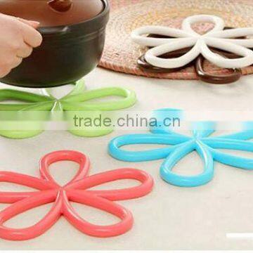 wholesale high quality plum-shaped anti-slip mat hot pot table PVC insulated soft pvc coaster