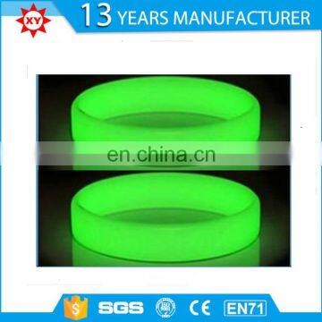 Fashion 2016 custom shiny silicone wristband