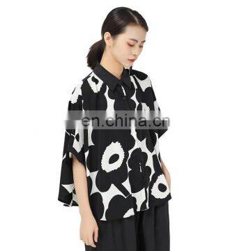 TWOTWINSTYLE Print Hit Color Blouse For Women Lapel Collar Batwing Short Sleeve Loose Free Size Casual Shirts