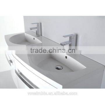 Multifunctional solid surface wash basin platform