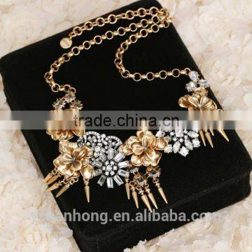 Golden Flower Rivets Luxury Exaggerated Short Necklace Restoring Ancient Ways photo-2