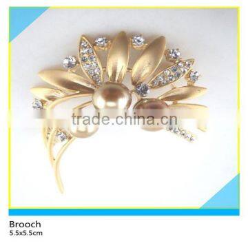 Gold Pearl Brooch Gold Metal Base Clear Diamant Rhinestone Brooch 5.5x5.5cm