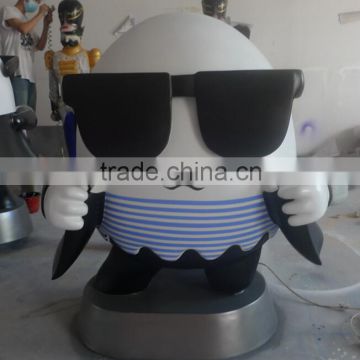 Fiberglass Cool Egg Sculpture for Promotion Fiberglass Uncle Egg