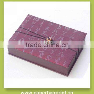 paper gift box with hitch