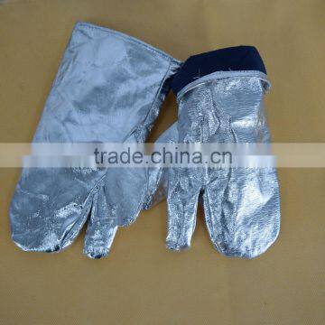 China Manufacturer Three Finger Aluminiumed Heat Resistant Gloves photo-4