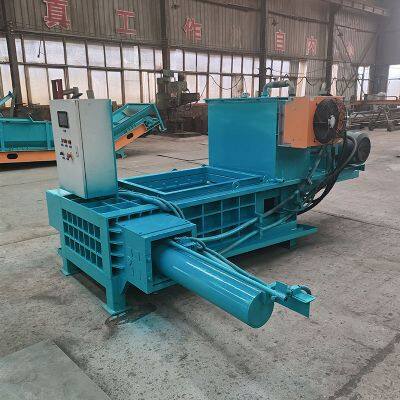 Горизонтальный упаковщик-спрессовщик для опилок из дерева, используемый для силоса из зерновых и сена