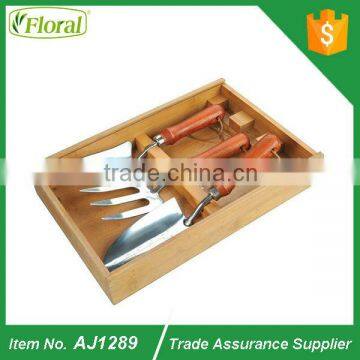 wooden handle garden tool set