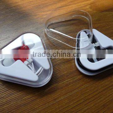 Triangle plastic case earphone for promotional proposal