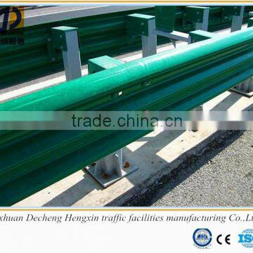 New style thire-beam roadway crash barrier