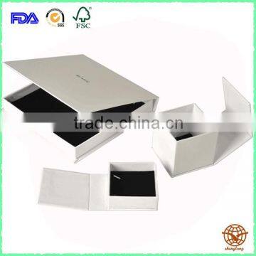 White Magnetic Foldable Cardboard Box With Foam Insert