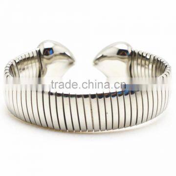 316L stainless steel bangles with heart charms opening