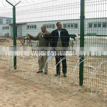 2013 Direct Factory Price Hot Galvanized 3d Fencing Panels