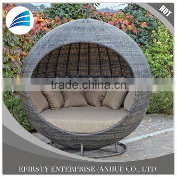 Gorgeous and Comfortable Outdoor Garden Rattan Chaise Lounge